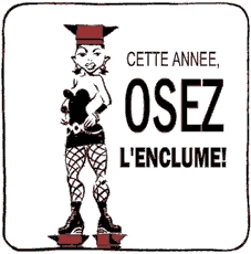 Femme portant un chapeau enclume, sur des semelles surcompensées en forme d'enclumes. Slogan: «Cette année, OSEZ l'enclume»